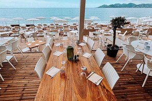 Outdoor dining - Chic, Newly Renovated Apartment in Historic Le Suquet - Steps from Everything! (Cannes)