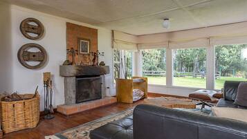 Casa Lolita | Área de sala de estar | Chimenea