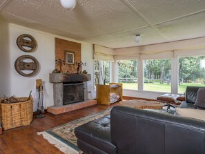 Casa Lolita | Living area | Fireplace - HACIENDA COCHAUCO (Pintag)