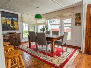 Casa Lolita | 客室内のダイニングエリア