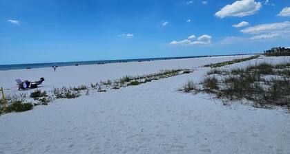 'Mi Casa', North end of the Island! 350 yards from The Gulf of America!!!!!