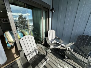 Property grounds - Beautifully remodeled, spacious Frisco condo directly overlooking Lake Dillon.. (Frisco)