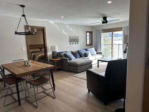TV, fireplace - Beautifully remodeled, spacious Frisco condo directly overlooking Lake Dillon..  (Frisco)