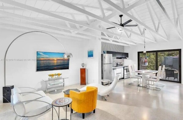 Smart TV - YDarshHome-2 (Oakland Park)