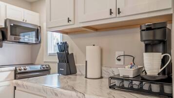 Frigorífic, microones, forn i placa de cuina