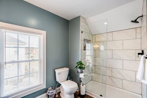 Hair dryer - 2BR Hot Tub + Pet Friendly Near OSU & Short North (Columbus)