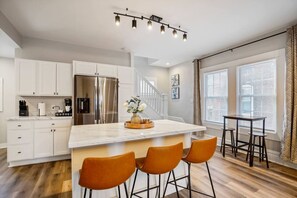 Interior - 2BR Hot Tub + Pet Friendly Near OSU & Short North (Columbus)