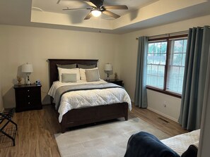 3 bedrooms, desk, iron/ironing board, free WiFi
