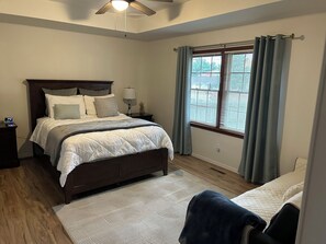 3 bedrooms, desk, iron/ironing board, free WiFi