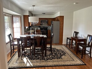 Dining - Peaceful Retreat near Medical Mile in Springfield (Springfield)