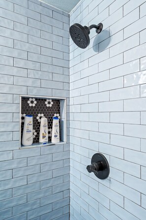 Shower, hair dryer, towels, soap - Lone Star State of Mind (Wimberley)