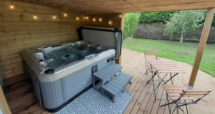 Le Petit Chalet Avec son Jacuzzi Couvert