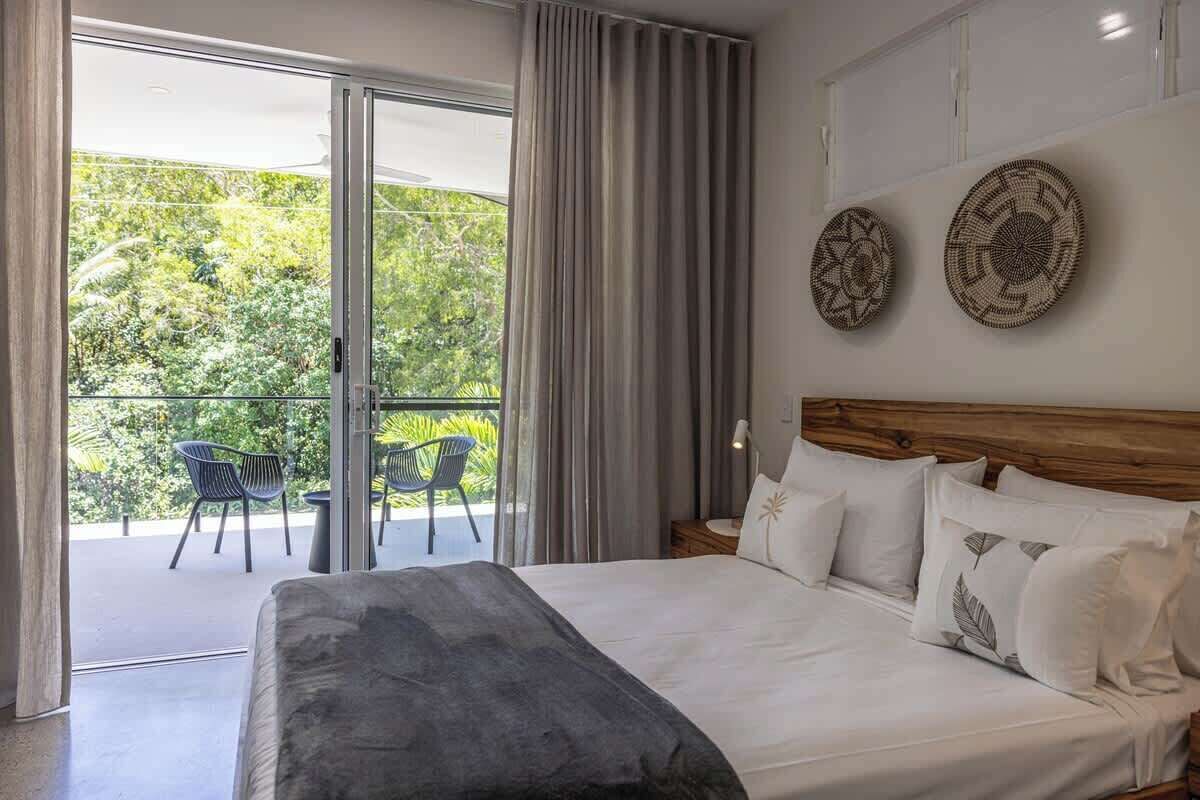 3 chambres, fer et planche à repasser, Wi-Fi, draps fournis