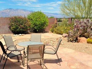 屋外ダイニングエリア