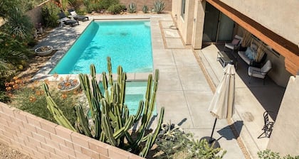 Painted Feather- Modern Beauty with Pool and Spa