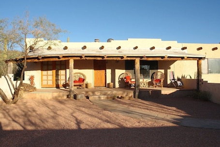 Exterior. Redington Hideaway, comfort and quiet with sweeping desert and mountain views