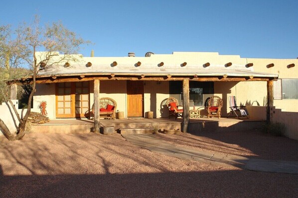 Exterior - Experience true desert living in this classic Tucson ranch in the Tanque Verde Valley (Tucson)