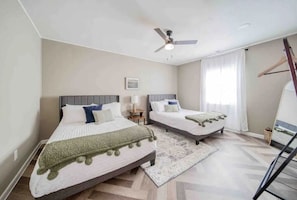 3 Schlafzimmer, Schreibtisch, Reisekinderbett, WLAN