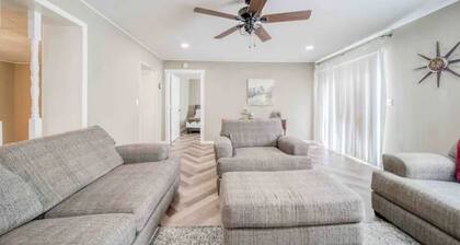 Vineyard Ridge Farmhouse • 3BR • 2BA • Vineyard View • Fire pit •