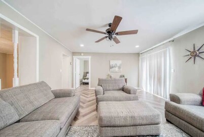 Vineyard Ridge Farmhouse • 3BR • 2BA • Vineyard View • Fire pit •