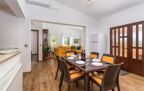 Dining - Gorgeous home in Pinezici (Pinezici)