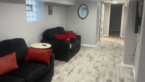 Smart TV, fireplace -  Charming 5 bedrooms 2 bath near Downtown Loop and Mc cormick Place, Museum  (Chicago)