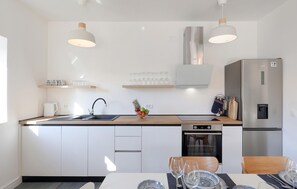 Fridge, oven, stovetop, dishwasher - Lovely home in Pasman with kitchen (Pasman)