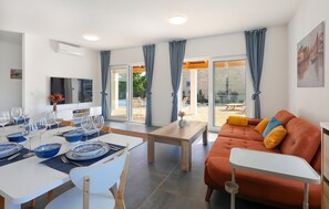 Dining - Lovely home in Pasman with kitchen (Pasman)