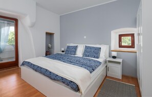 3 bedrooms, iron/ironing board, travel crib, free WiFi - Beautiful home in Rasopasno with sauna (Rasopasno)