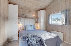 4 bedrooms, iron/ironing board, travel cot, free WiFi - Nice home in Hjørring with kitchen (Hjørring)