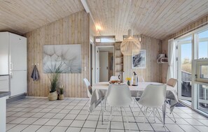 Dining - Nice home in Hjørring with kitchen (Hjørring)