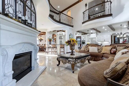 Mediterranean Villa by the Lake also for short or long term lease!