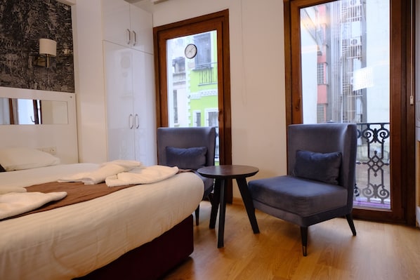 Familie driepersoonskamer | Geluiddichte muren, een strijkplank/strijkijzer, gratis wifi, beddengoed