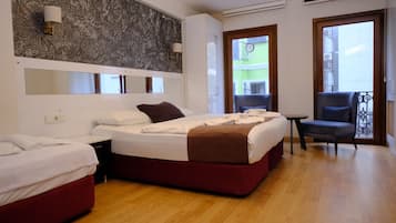 Family Triple Room | Soundproofing, iron/ironing board, free WiFi, bed sheets