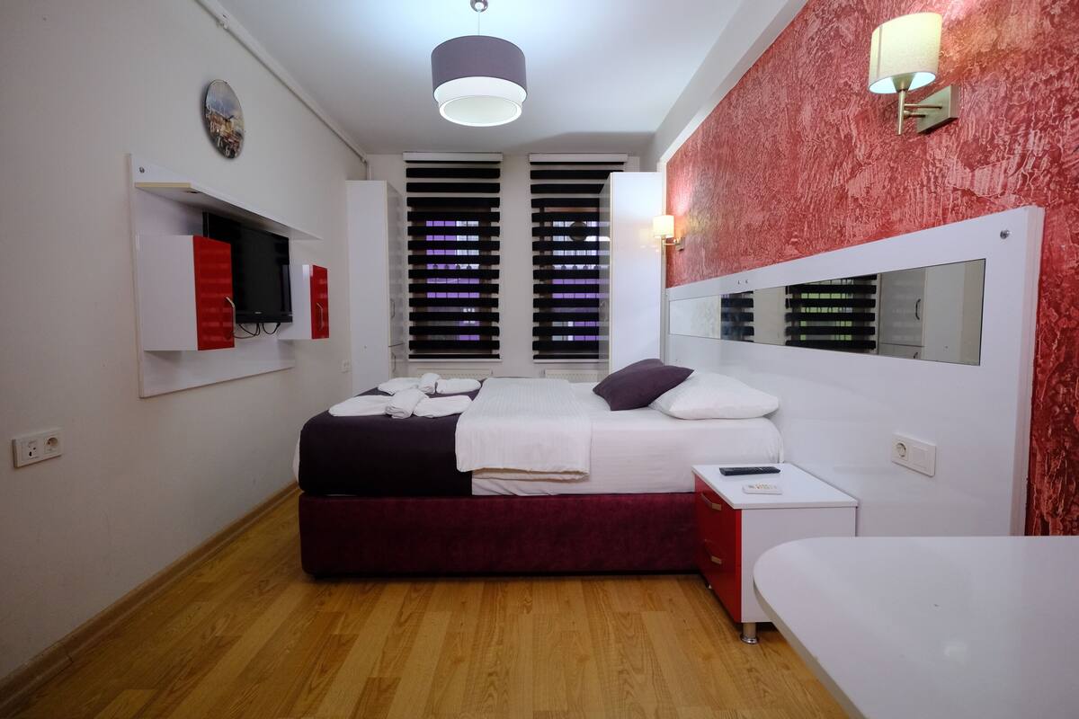 Economy Room | Soundproofing, iron/ironing board, WiFi (free), bed sheets
