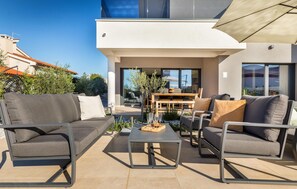 Outdoor dining - Awesome home in Vodnjan with private swimming pool, can be inside or outside (Vodnjan)