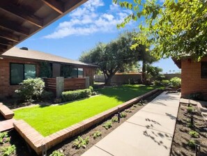 Property grounds - Biltmore/Camelback Corridor - close to everything!  Located in central Phoenix! (Phoenix)