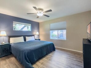 3 bedrooms, travel cot, free WiFi, bed sheets