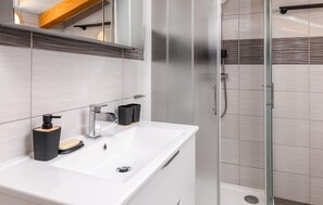 Shower - Pet friendly home in Medulin with WiFi (Medulin)