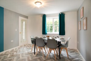 Dining - Detached house BIG monthly discount (Hampton Hargate)