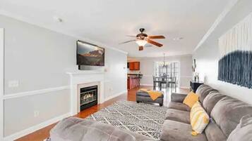 Smart TV, fireplace
