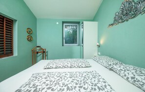 1 bedroom, free WiFi, bed sheets