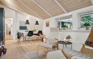 Interior - 4 bedroom beautiful home in Melby (Melby)