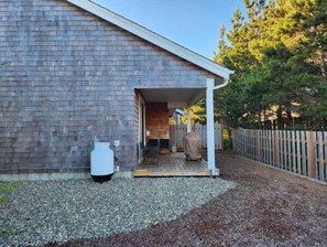 Terrace/patio - New Modern Townhouse, only short walk to the beach (Long Beach)