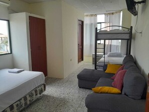 Quartos à prova de som, Wi-Fi de cortesia, roupa de cama