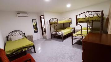 Classic Quadruple Room | Soundproofing, free WiFi, bed sheets