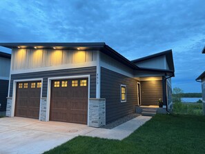 Exterior - Shoreline Retreat Duluth, MN | Pet-Friendly | Access to (Bike/Hike/Water) trails (Duluth)
