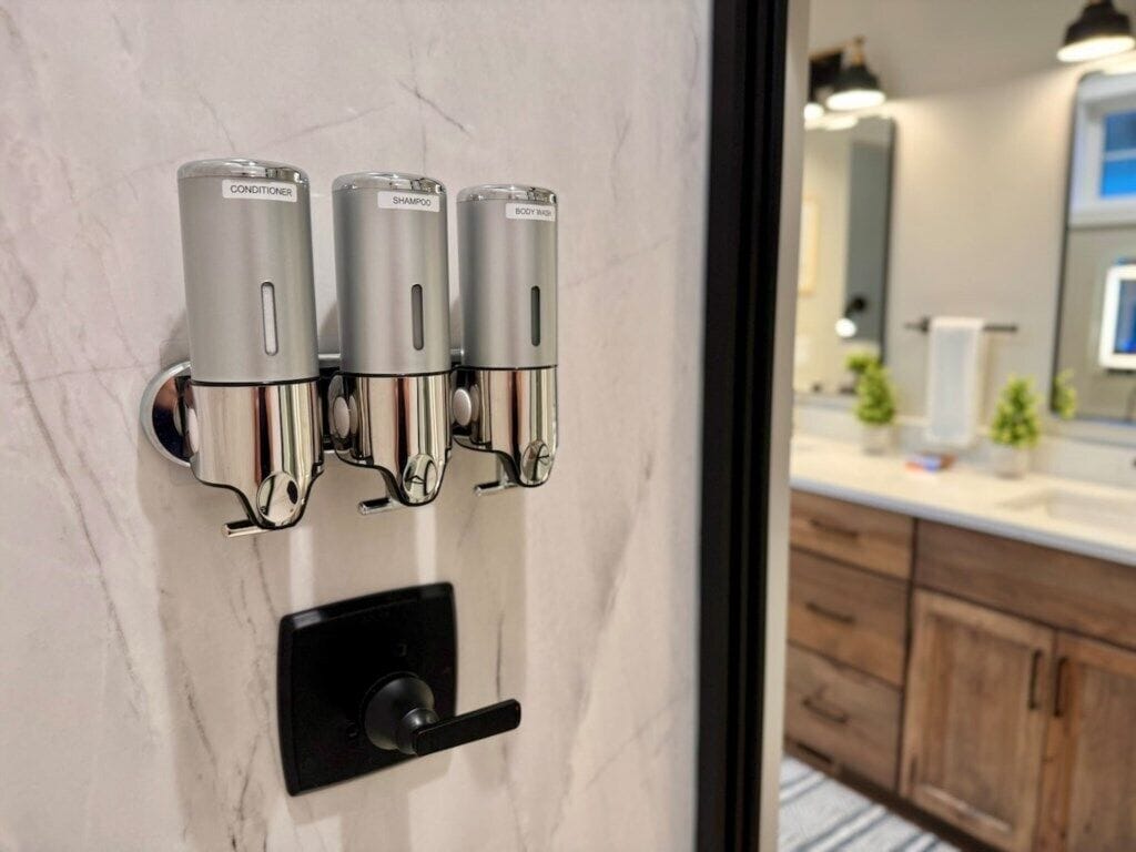 淋浴设施、吹风机、毛巾、肥皂