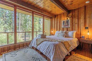 4 室のベッドルーム、デスク、アイロン / アイロン台、WiFi (無料)