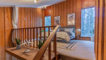 4 bedrooms, desk, iron/ironing board, free WiFi